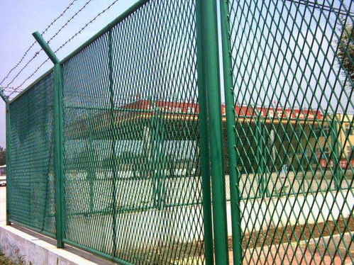 公路护栏网与带边框护栏网批量定做指南 选择与优势分析
